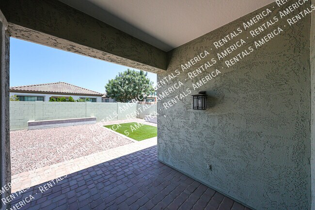 Building Photo - 10556 E Nichols Ave