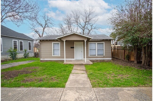 Primary Photo - Don't Miss This Relaxing 3BR/1BA Home Near...