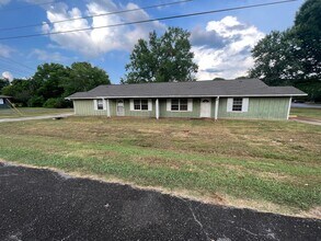 Building Photo - 11 Glenda Dr