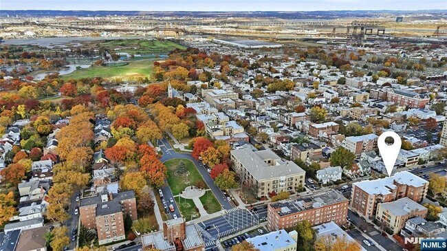 Building Photo - 2520 John F. Kennedy Blvd