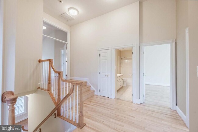 Building Photo - 2303 Sawtooth Oak Ct