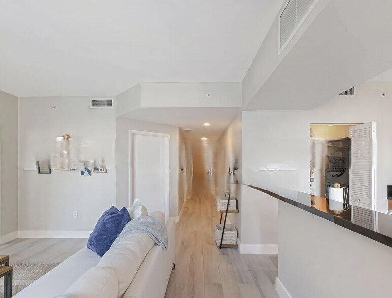 Building Photo - 253 NE 2nd St