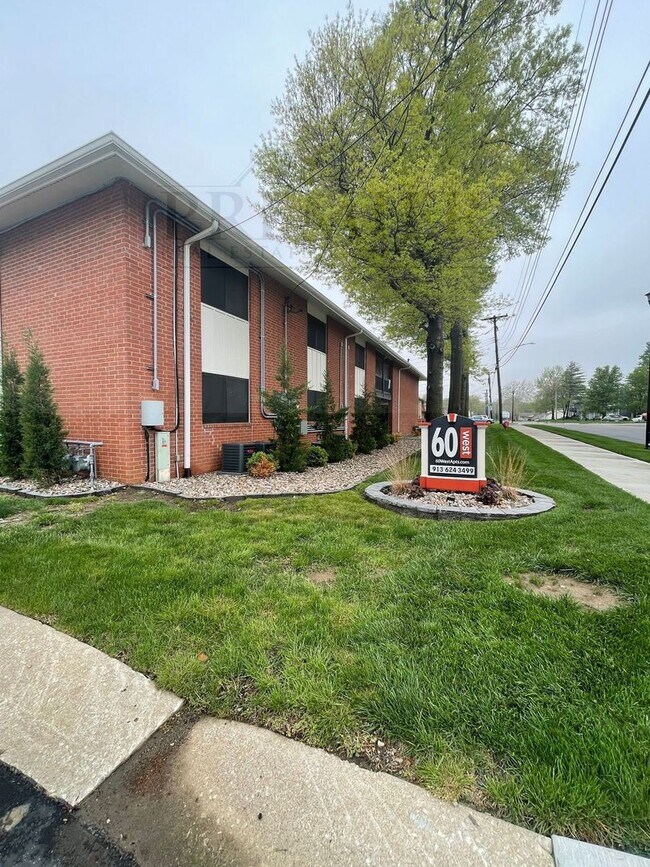Building Photo - 6011 Barton Ave