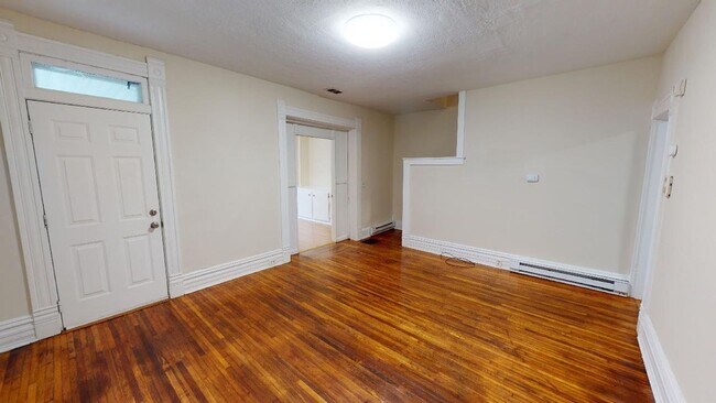 Building Photo - 2528 Deming Ave