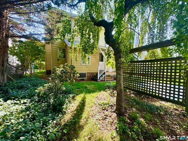 Building Photo - 23 Quintard Ave