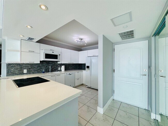 Building Photo - 3625 N Country Club Dr