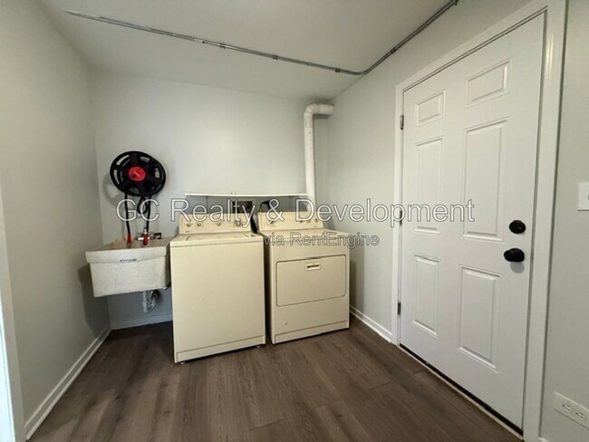 Building Photo - 1565 Avati Ln