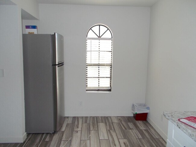 Building Photo - Upgraded 2nd-Floor Condo with Loft, Pool, ...