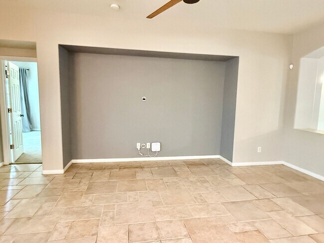 Building Photo - MOVE IN SPECIAL! FIRST TWO WEEKS RENT FREE...