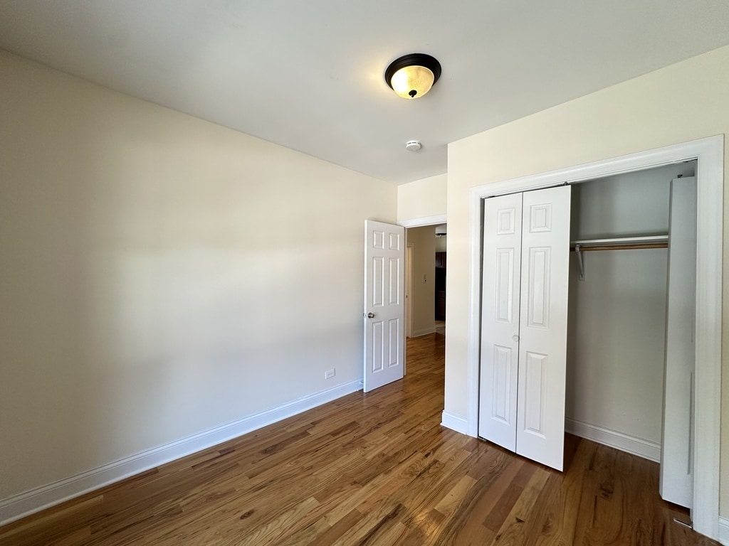 Building Photo - 938 W Cornelia Ave