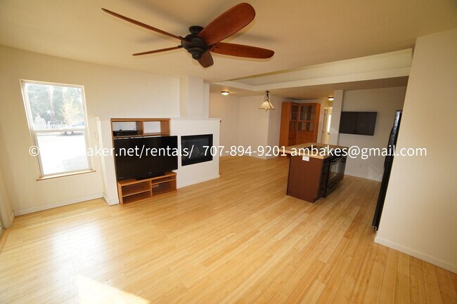 Building Photo - Downtown - PGE and Water/Sewer Included in the rent