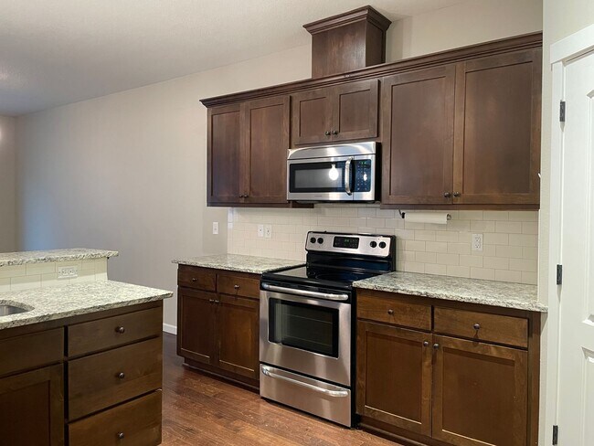 Building Photo - Spacious 3 Bedroom Home with Fenced Yard, Patio, and 2-Car Garage Near Mill Plain.