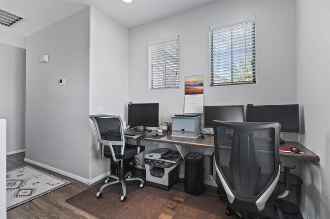 Building Photo - 3846 E Palmer St