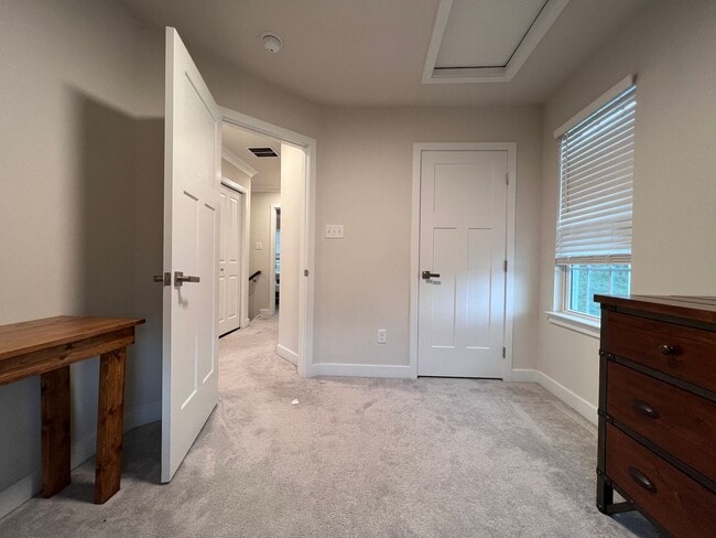 Building Photo - 217 Stonehurst Dr