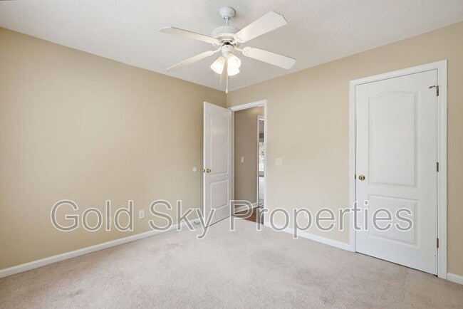 Building Photo - 124 Hall St