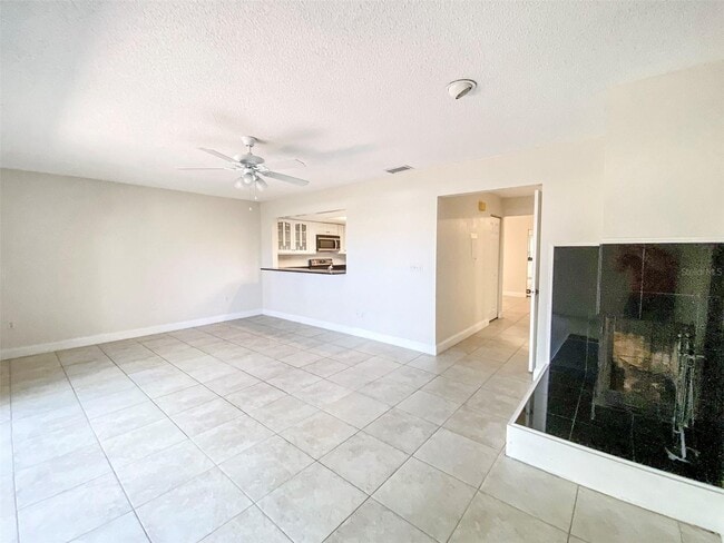 Building Photo - 955 Sunridge Dr