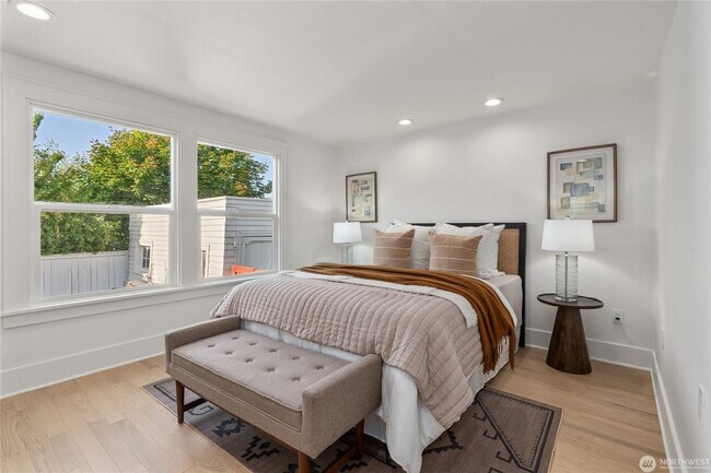 Building Photo - 4Bd/2Ba Seattle House