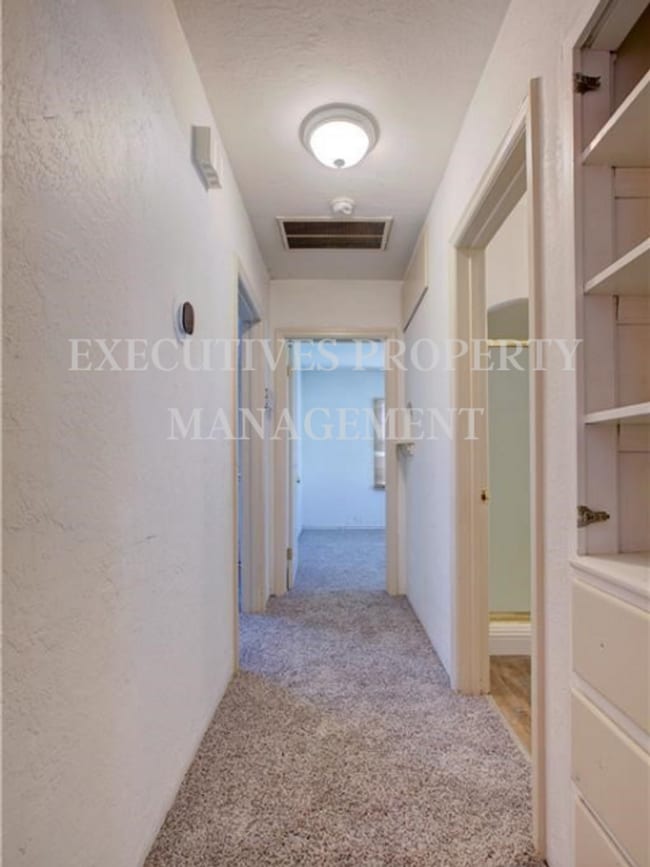 Building Photo - 859 W 21st St