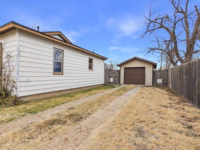 Building Photo - 4004 S Hayden St