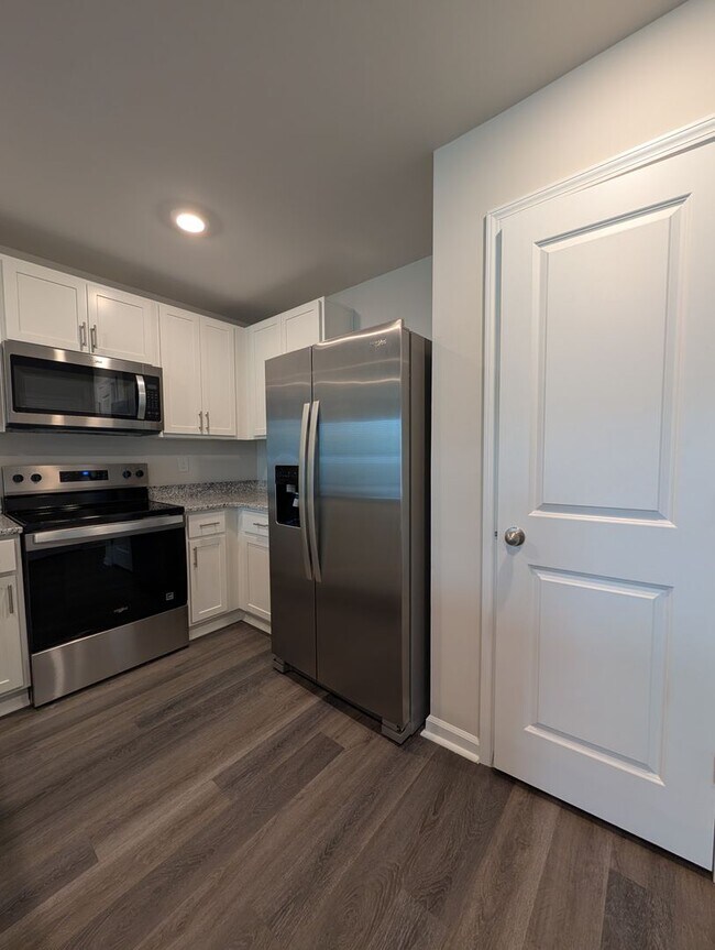 Building Photo - NEW End Unit Townhouse Available for Rent - Conway, South Carolina