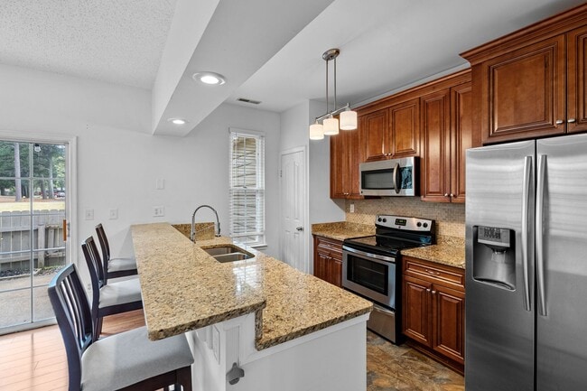 Building Photo - Stunning 2-bed condo in Virginia Beach