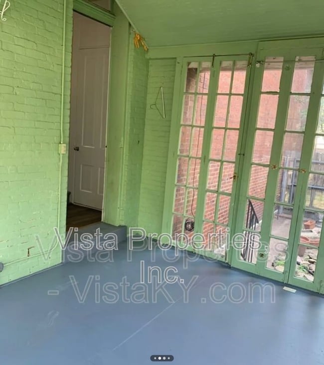 Building Photo - 514 W Oak St