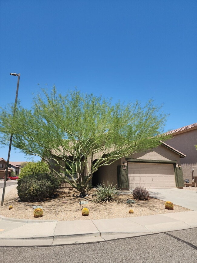 Building Photo - "Charming Anthem Retreat: 3-Bed, 2-Bath Ge...