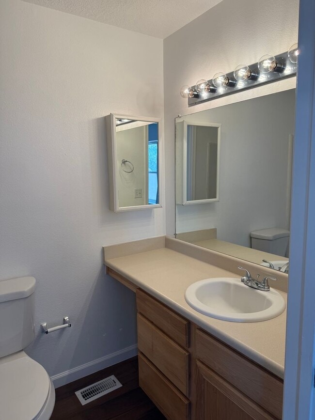 Building Photo - 3 Bed 2.5 Bath Paradise Heights