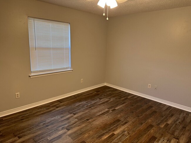 Building Photo - Gulf Breeze Apartment