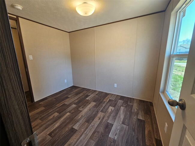 Building Photo - 16299 Crockett Martin Ests Dr