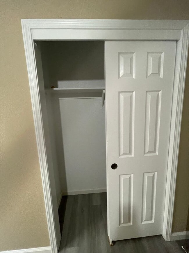 Building Photo - 50% OFF FIRST MONTH'S RENT!! MOVE-IN READY – THIS ONE WILL GO FAST!