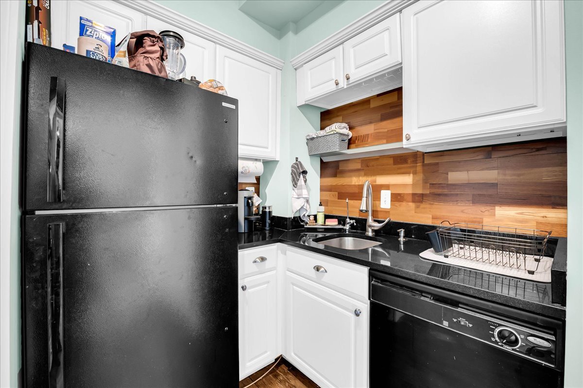 Building Photo - 2900 E Jefferson Ave