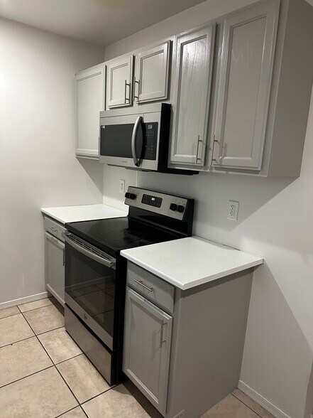 Primary Photo - 1320 W Cochise Dr