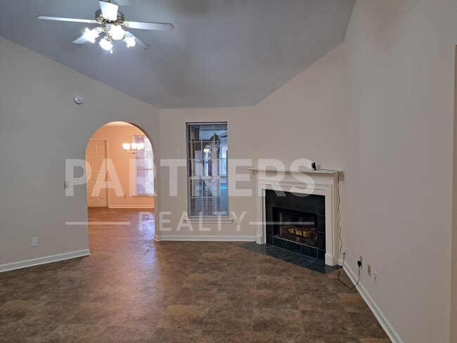 Building Photo - 844 Brookland Curv