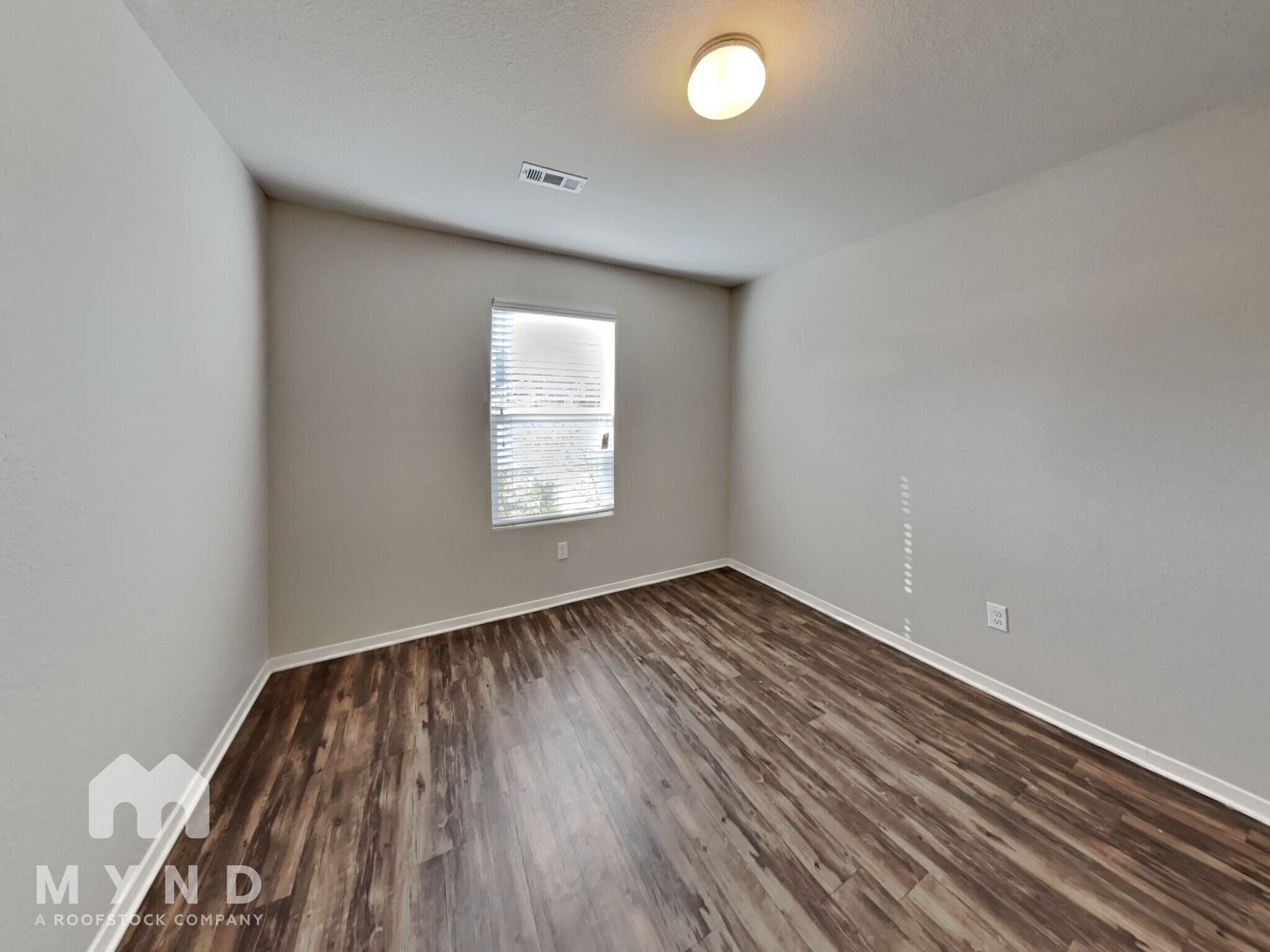 Building Photo - 9176 Pleasant Valley Dr