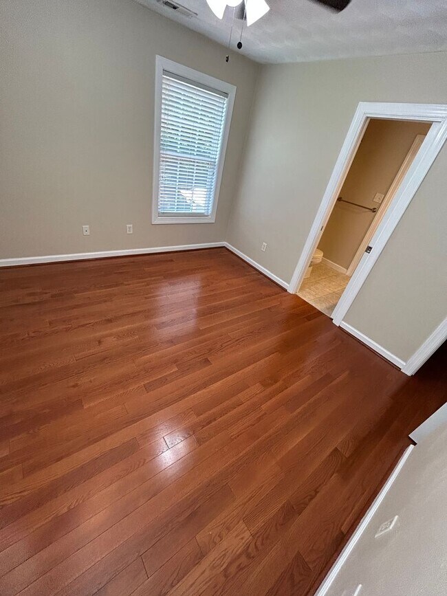 Building Photo - 912 Bells Creek Ct