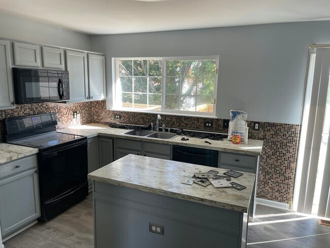 Building Photo - 16933 Toms River Loop