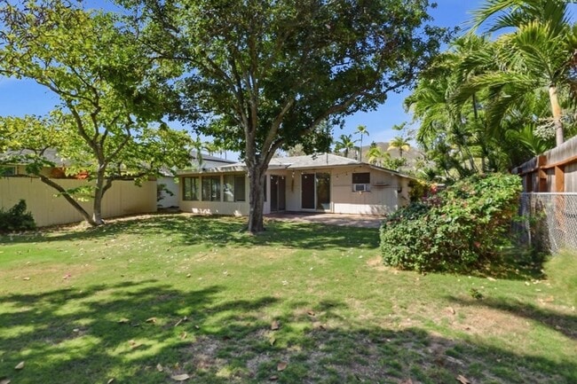 Building Photo - Fantastic 3 Bedroom, 2 Bath in Kailua