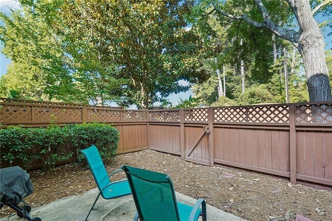Building Photo - 3517 Henderson Reserve