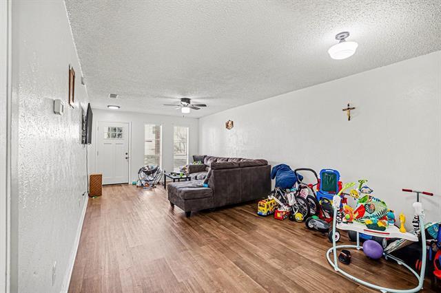 Building Photo - 7700 Mary Dr