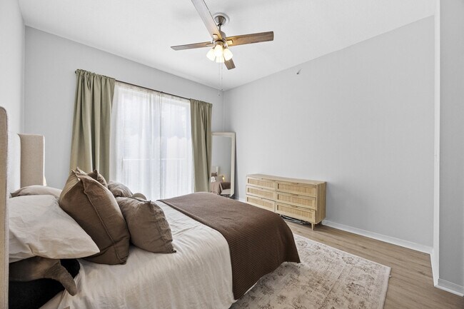 Building Photo - 1203 Town Center Dr