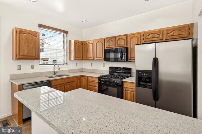 Building Photo - 14637 Stream Pond Dr