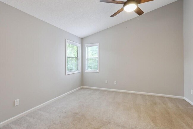 Building Photo - 1044 Hillsborough Chase NW