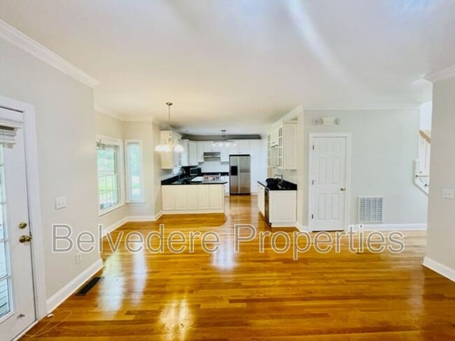 Building Photo - 104 Castleton Pl