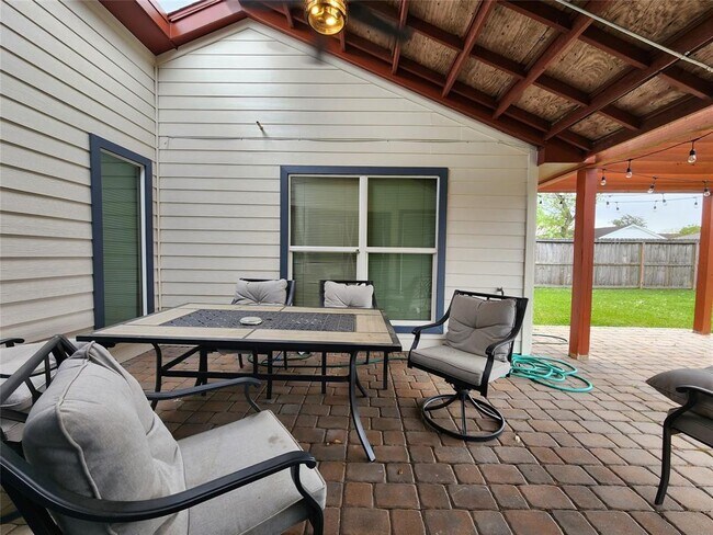 Building Photo - 2830 Virginia Colony Dr