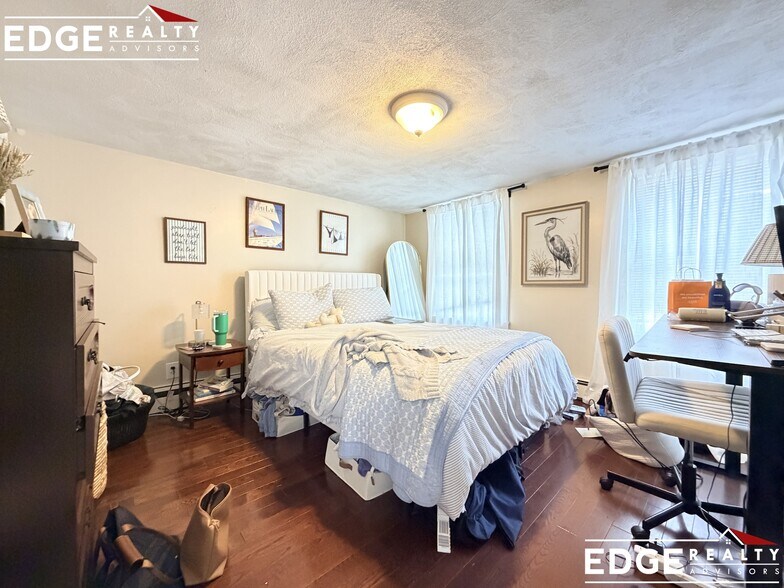 Building Photo - 7 Cottage St