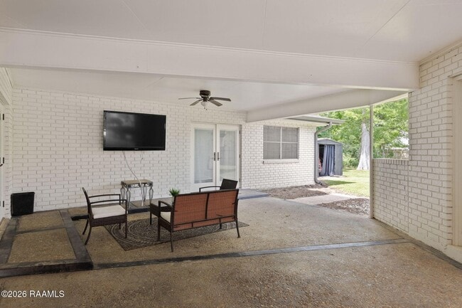 Building Photo - 610 E Demanade Dr