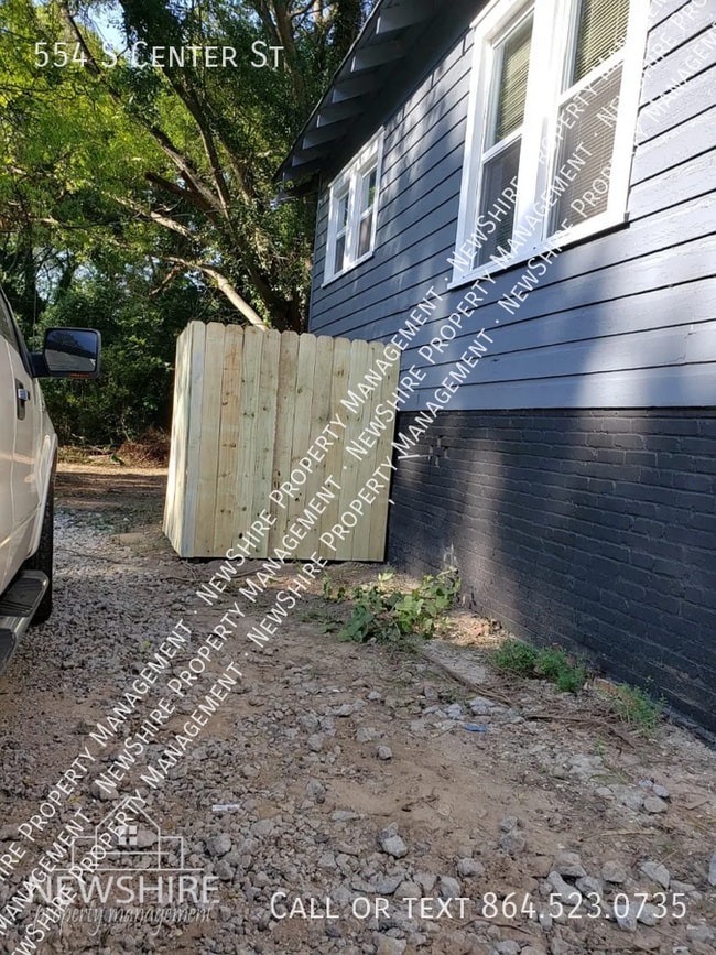 Building Photo - 554 S Center St