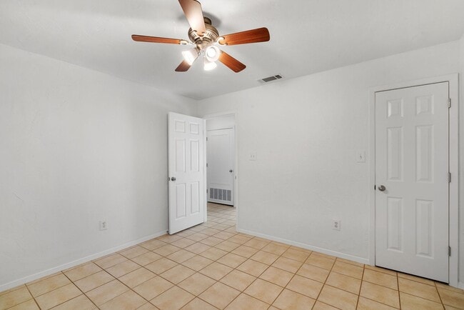 Building Photo - Horse Property