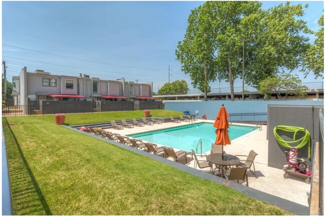 Building Photo - Downtown Tulsa High-Rise Living with Incredible Views and Utilities Included!